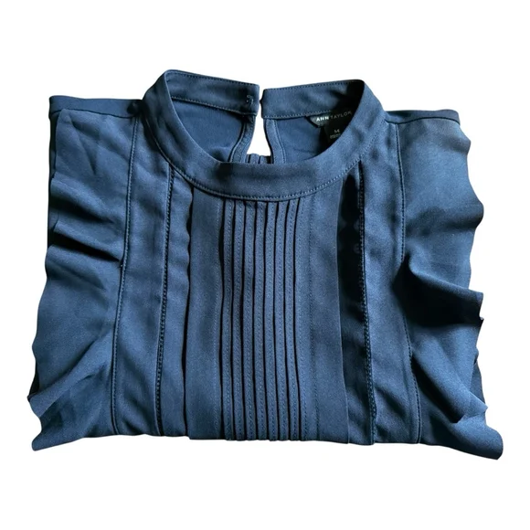 Women's Ann Taylor Navy Ruffle Pleated Sleeveless Blouse M - Picture 10 of 10